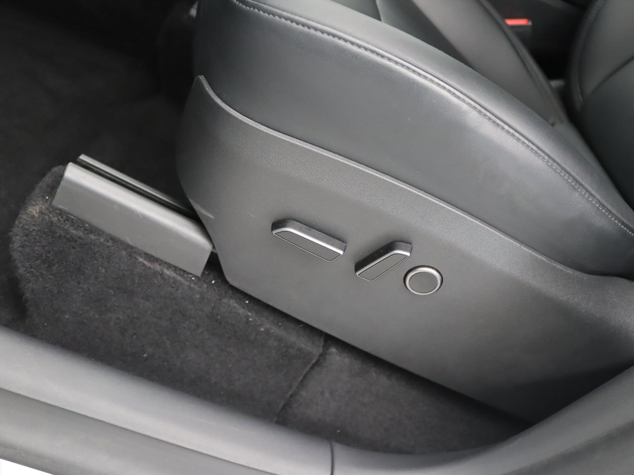 Tesla Model Y Long Range AWD 75kWh 351pk 92.4% SoH [ TREKHAAK+AMD RYZEN+AUTOPILOT+19 INCH+PREMIUM AUDIO ] 21