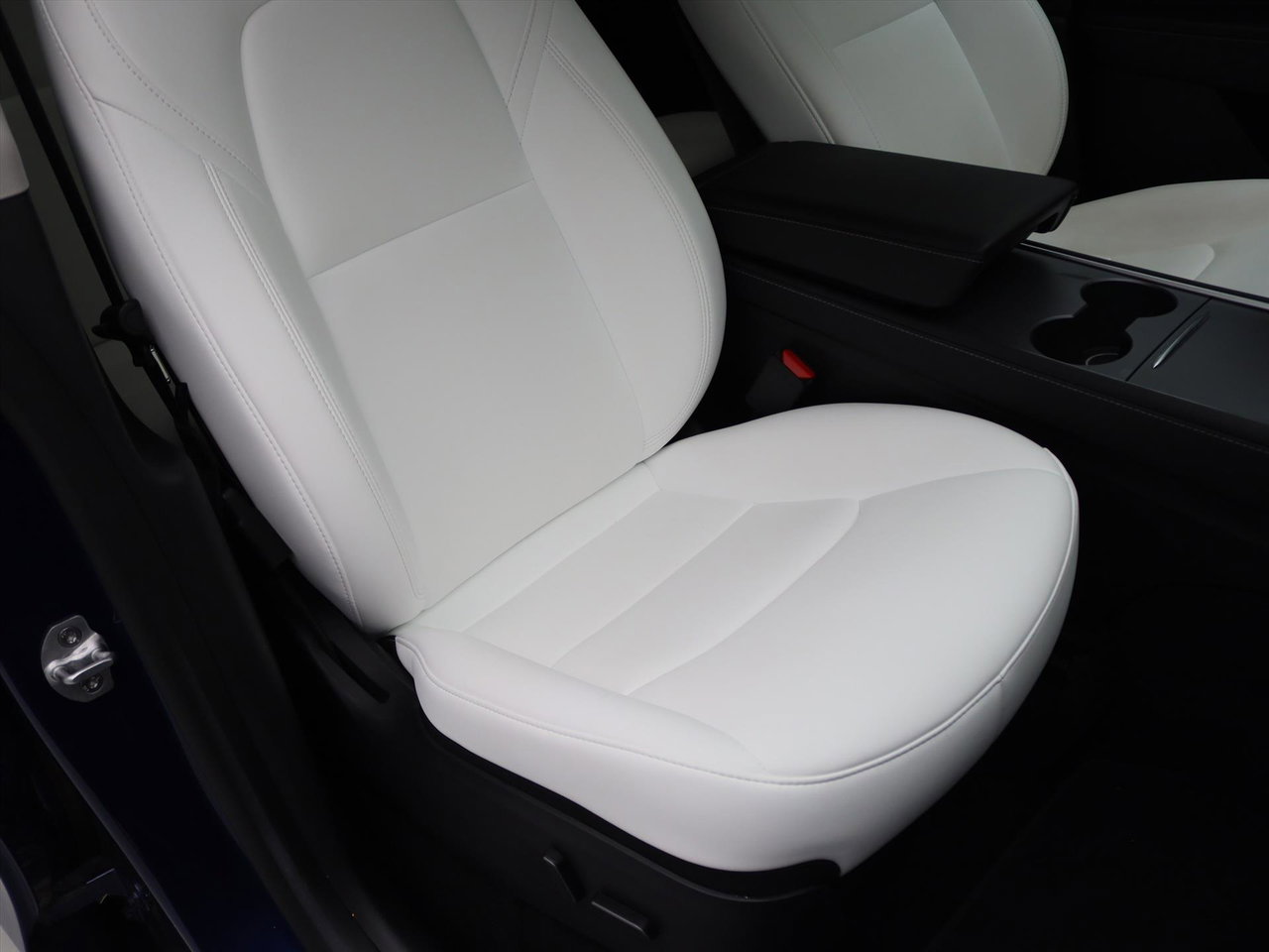 Tesla Model Y Standard RWD Plus 94.2% SoH [ TREKHAAK+AMD RYZEN+ENHANCED AUTOPILOT+20 INCH+PREMIUM AUDIO ] 19