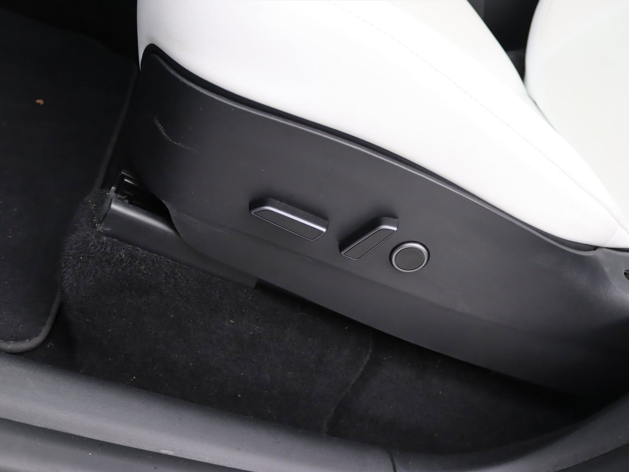 Tesla Model Y Standard RWD Plus 299pk 92% SoH [ WIT LEDER+TREKHAAK+AMD RYZEN+AUTOPILOT+19 INCH ] 27