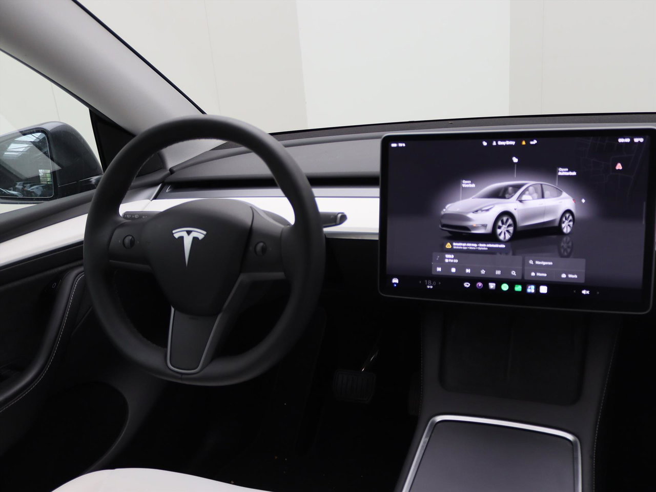 Tesla Model Y Standard RWD Plus 299pk 92% SoH [ WIT LEDER+TREKHAAK+AMD RYZEN+AUTOPILOT+19 INCH ] 20