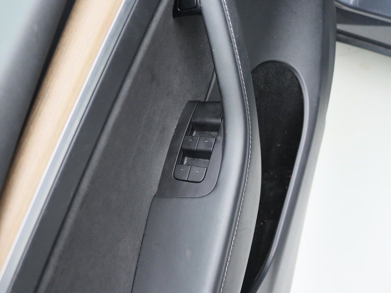 Tesla Model Y Long-Range AWD 351pk 75 kWh [ FSD+19 INCH+WARMTEPOMP+PREMIUM AUDIO ] 23