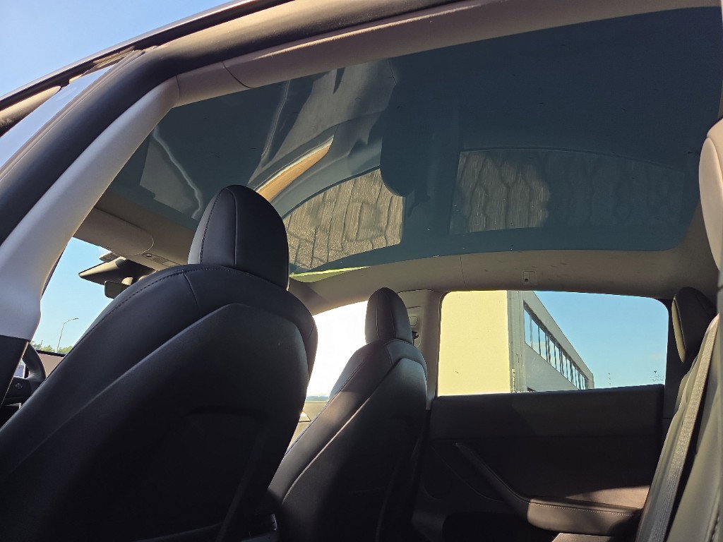 Tesla Model Y Long-Range AWD 351pk 75 kWh [ AUTOPILOT+WARMTEPOMP+20 INCH+PREMIUM AUDIO ] 21