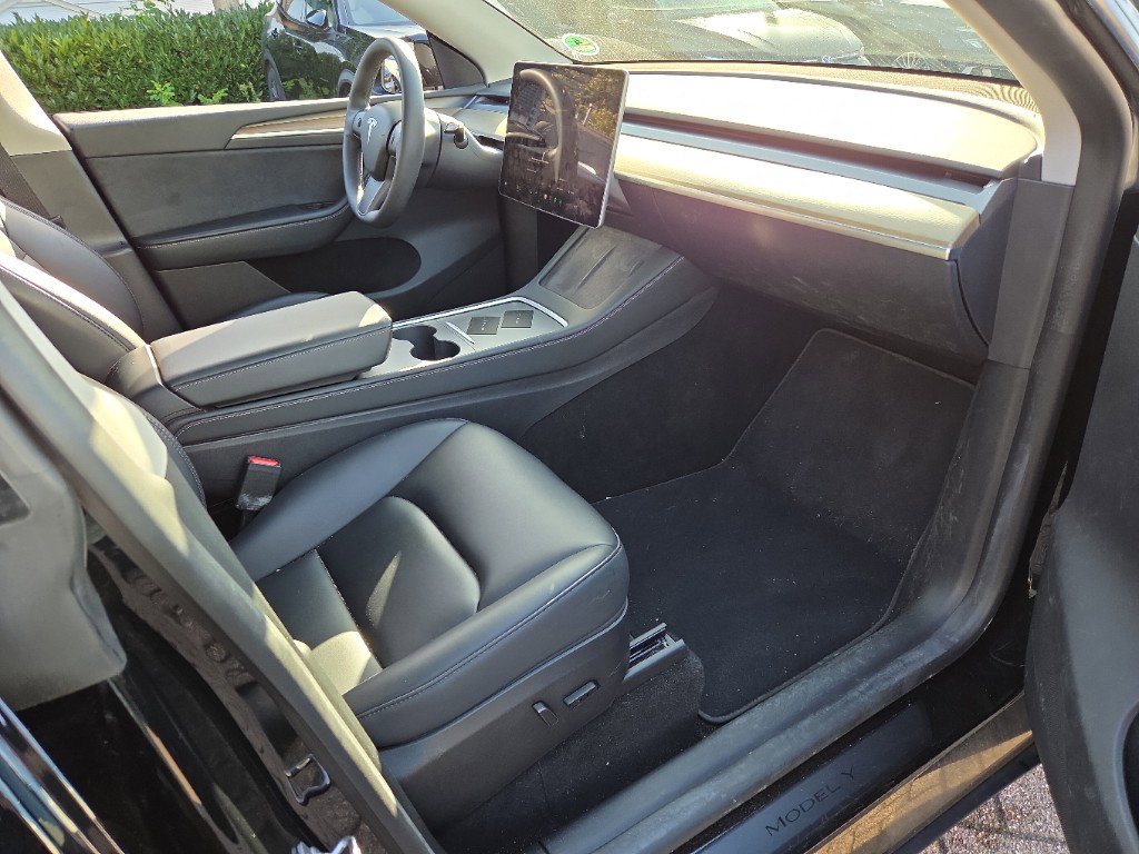 Tesla Model Y Standard RWD Plus [ AMD RYZEN+AUTOPILOT+19 INCH+PREMIUM AUDIO ] 10