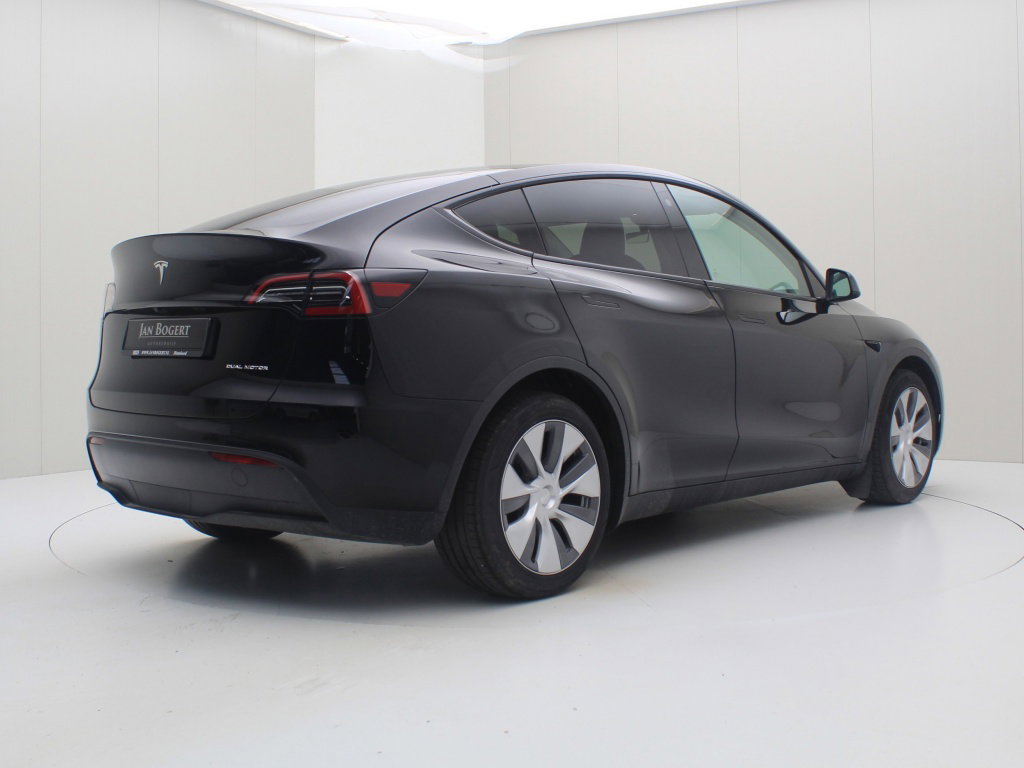 Tesla Model Y 3