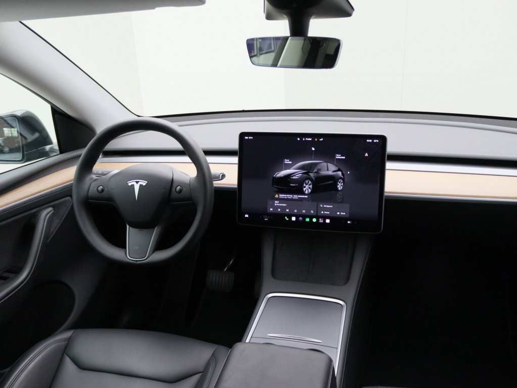 Tesla Model Y 2