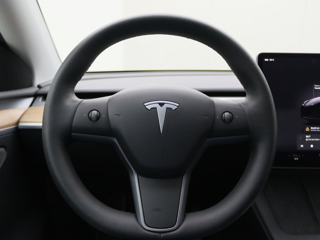 Tesla Model Y 21