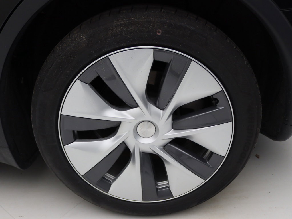 Tesla Model Y 12