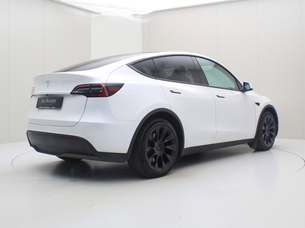 Tesla Model Y 2