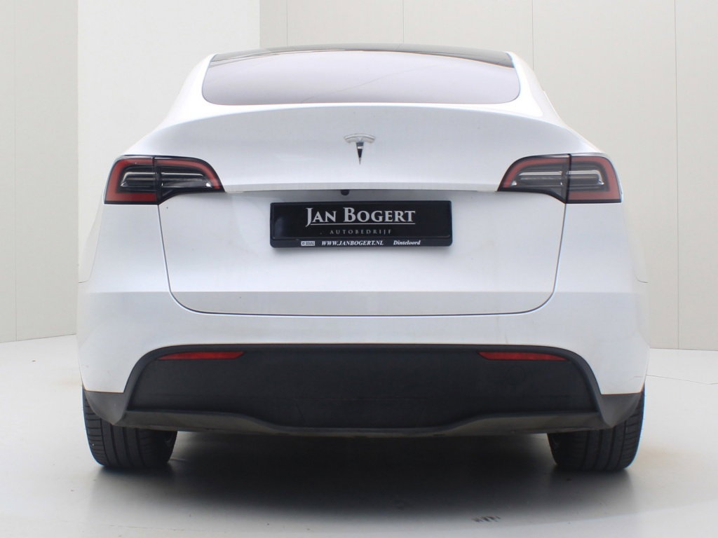 Tesla Model Y 6