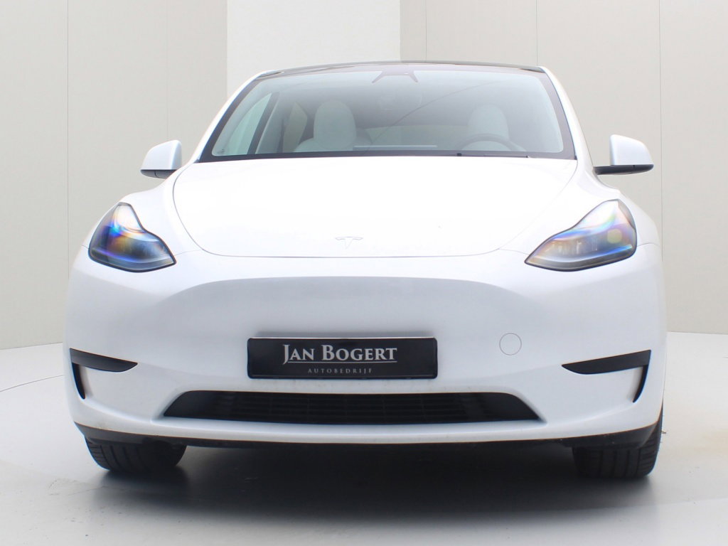 Tesla Model Y 5
