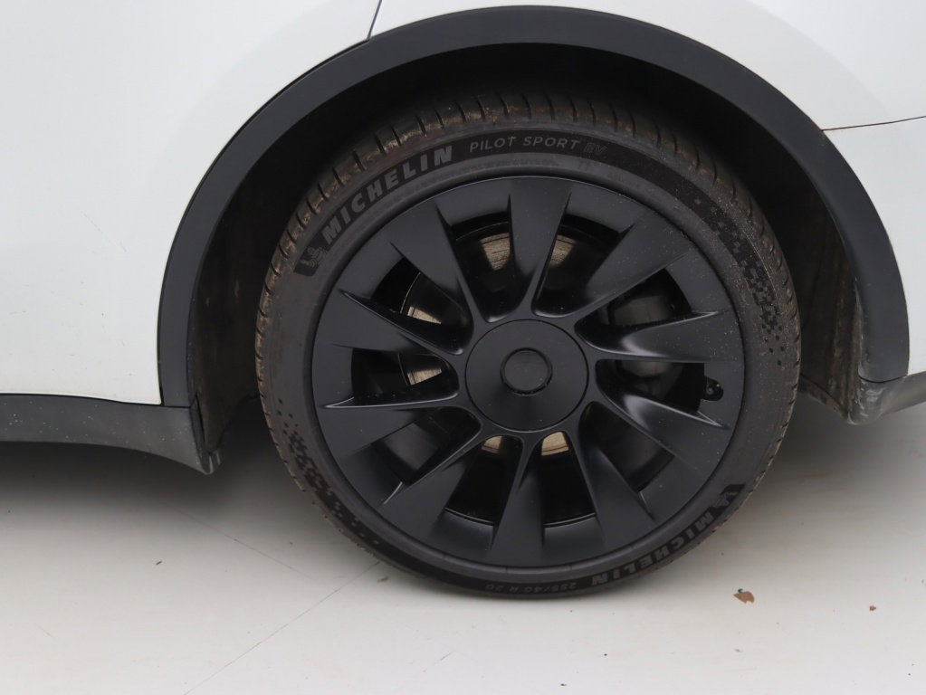 Tesla Model Y 14