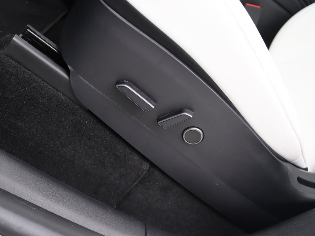 Tesla Model Y 30