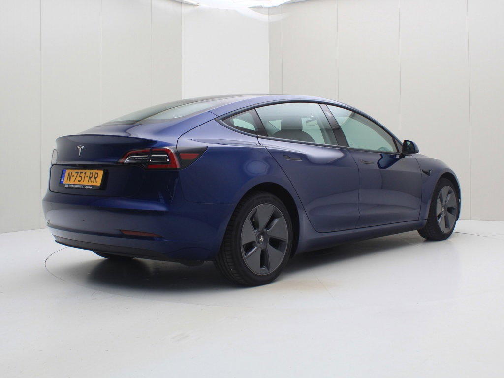 Tesla Model 3 Standard Plus RWD 2