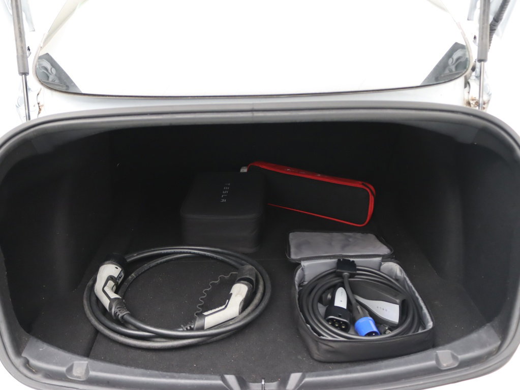Tesla Model 3 Long-Range Dual Motor AWD 26