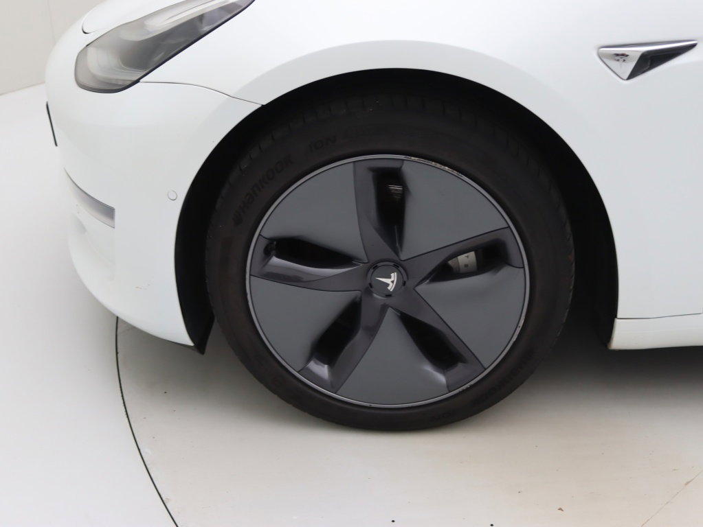 Tesla Model 3 Long-Range Dual Motor AWD 16