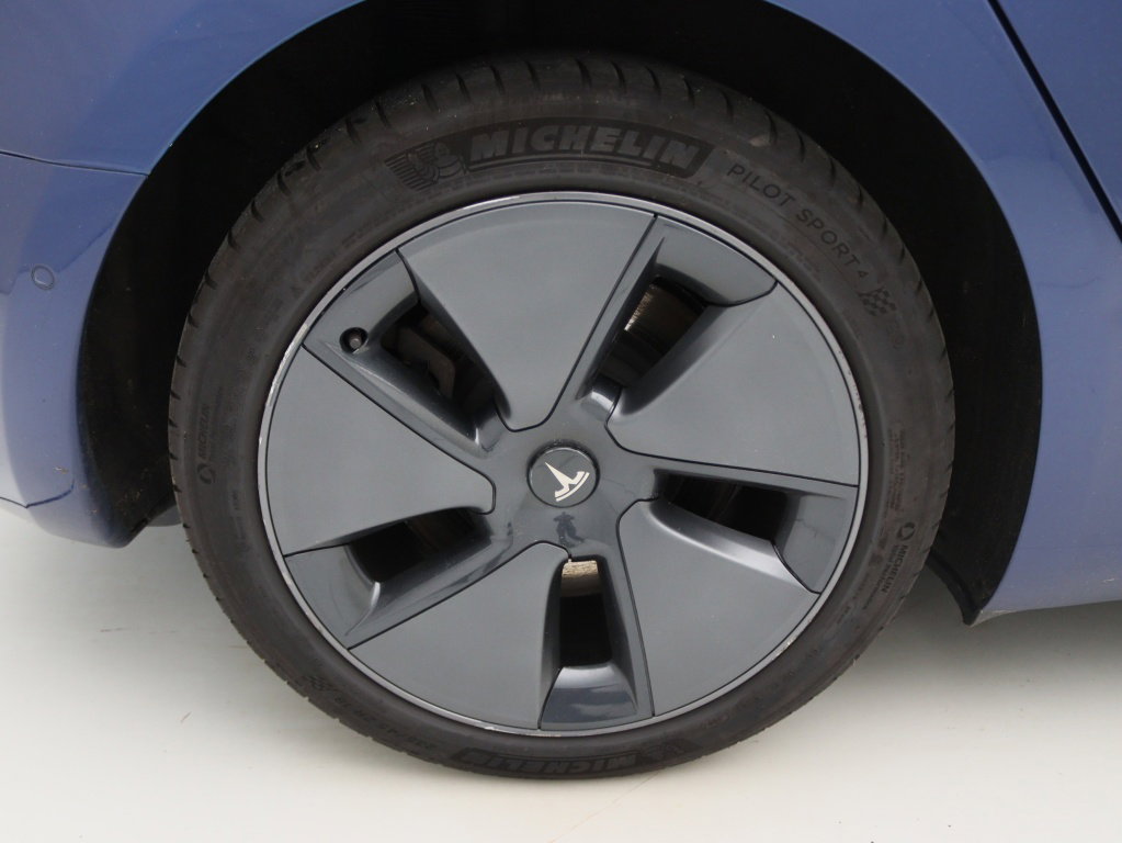 Tesla Model 3 Standard Plus RWD 9
