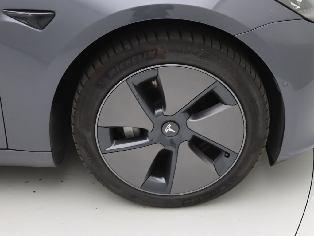 Tesla Model 3 Long-Range Dual Motor AWD 10