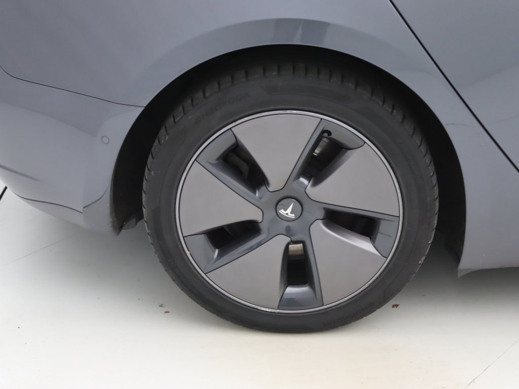 Tesla Model 3 Long-Range Dual Motor AWD 11
