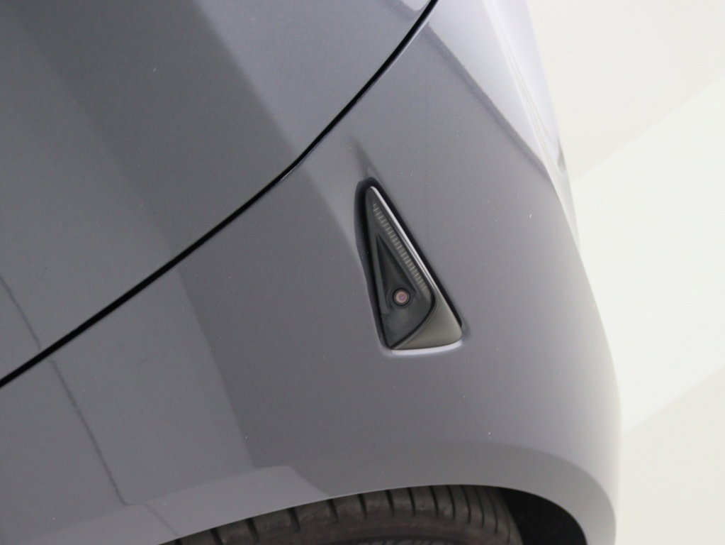 Tesla Model 3 Long-Range Dual Motor AWD 28