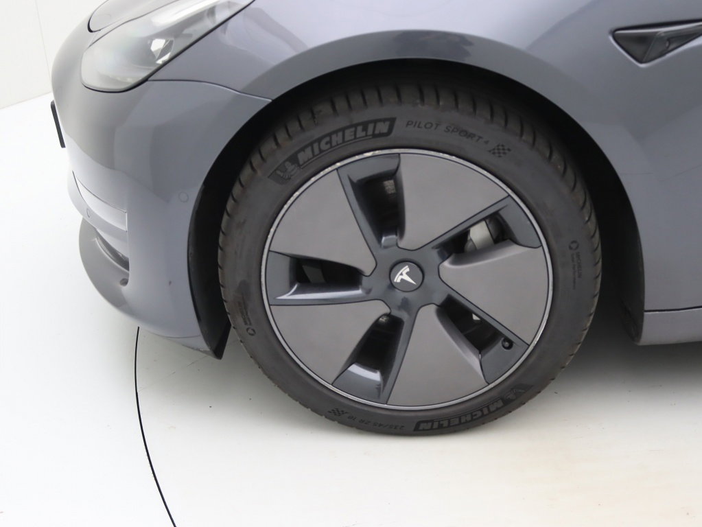 Tesla Model 3 Long-Range Dual Motor AWD 12