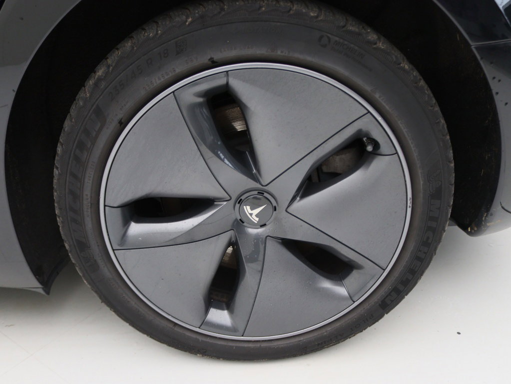 Tesla Model 3 Standard Plus RWD 12