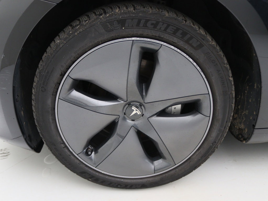 Tesla Model 3 Standard Plus RWD 11