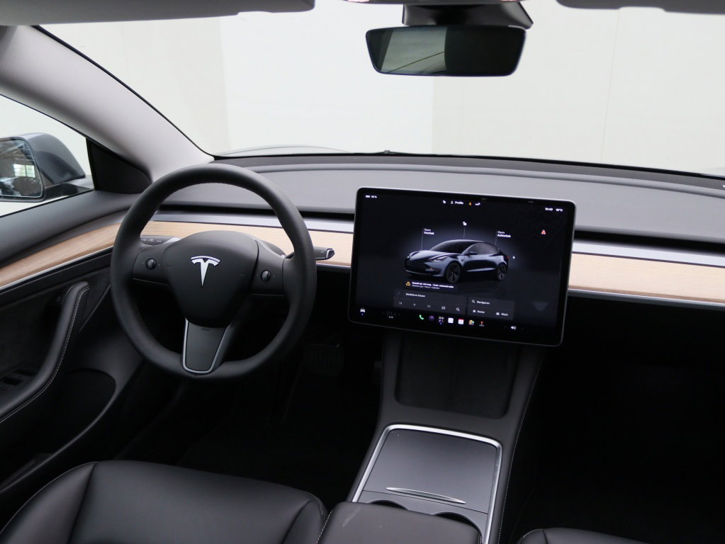 Tesla Model 3 Long-Range Dual Motor AWD 2