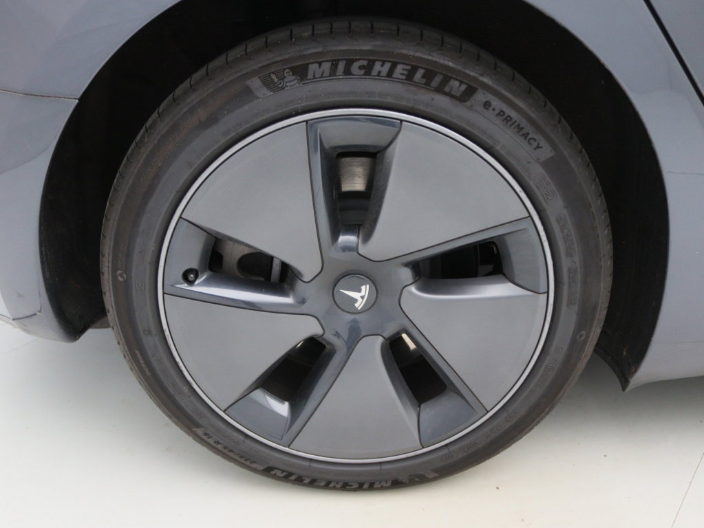 Tesla Model 3 Long-Range Dual Motor AWD 9