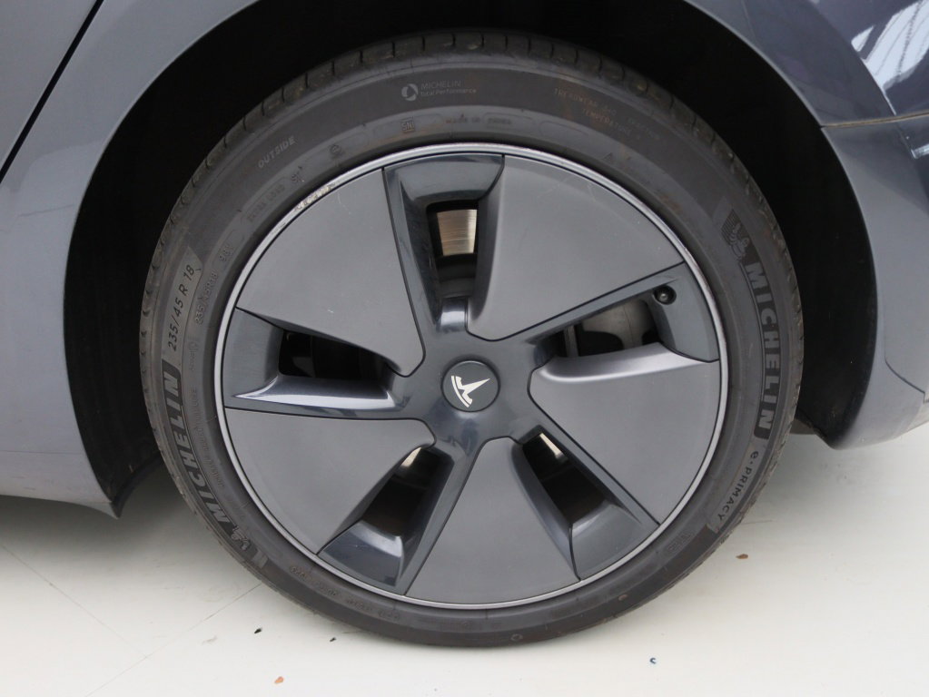 Tesla Model 3 Long-Range Dual Motor AWD 12