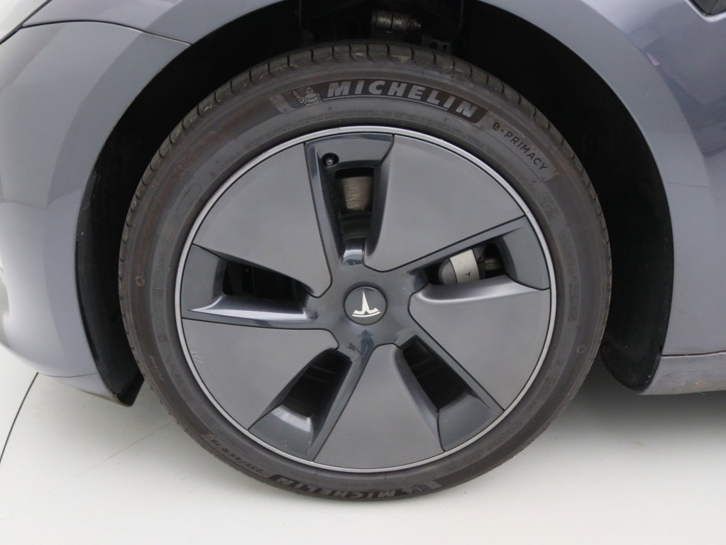 Tesla Model 3 Long-Range Dual Motor AWD 11