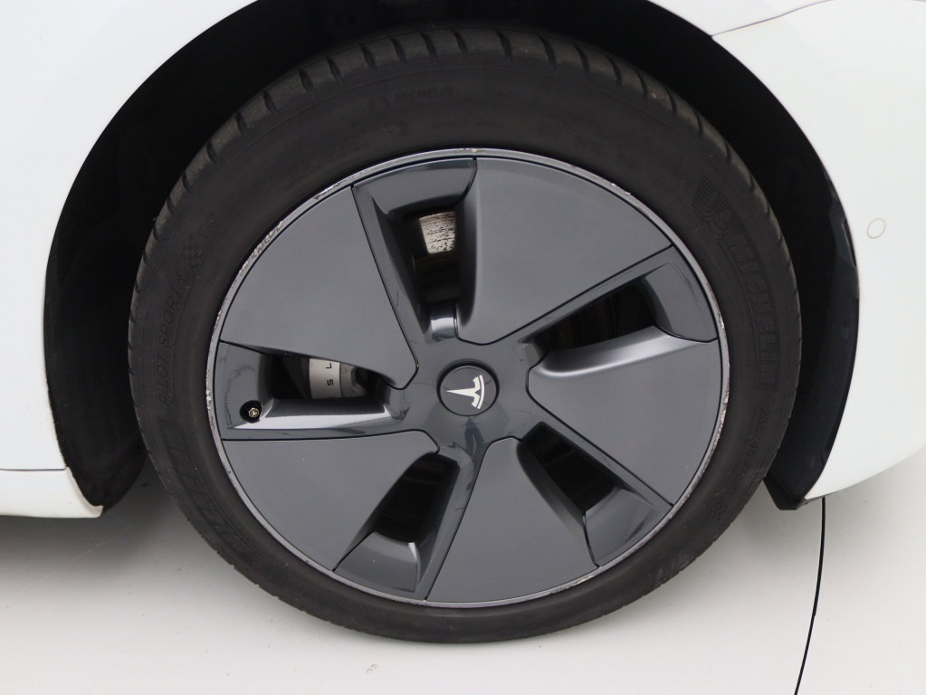 Tesla Model 3 Long-Range Dual Motor AWD 10