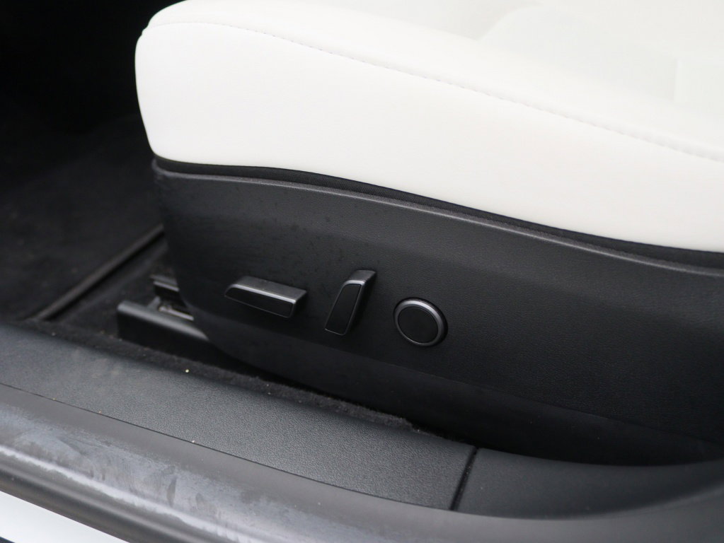 Tesla Model 3 Long-Range Dual Motor AWD 18