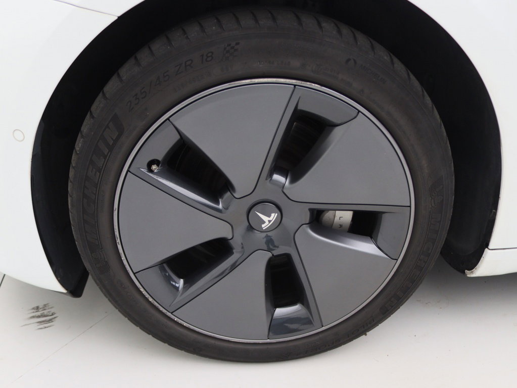 Tesla Model 3 Long-Range Dual Motor AWD 11