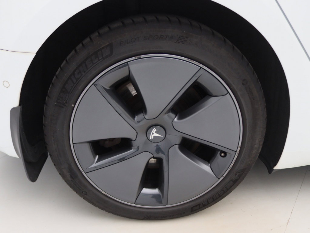 Tesla Model 3 Long-Range Dual Motor AWD 9
