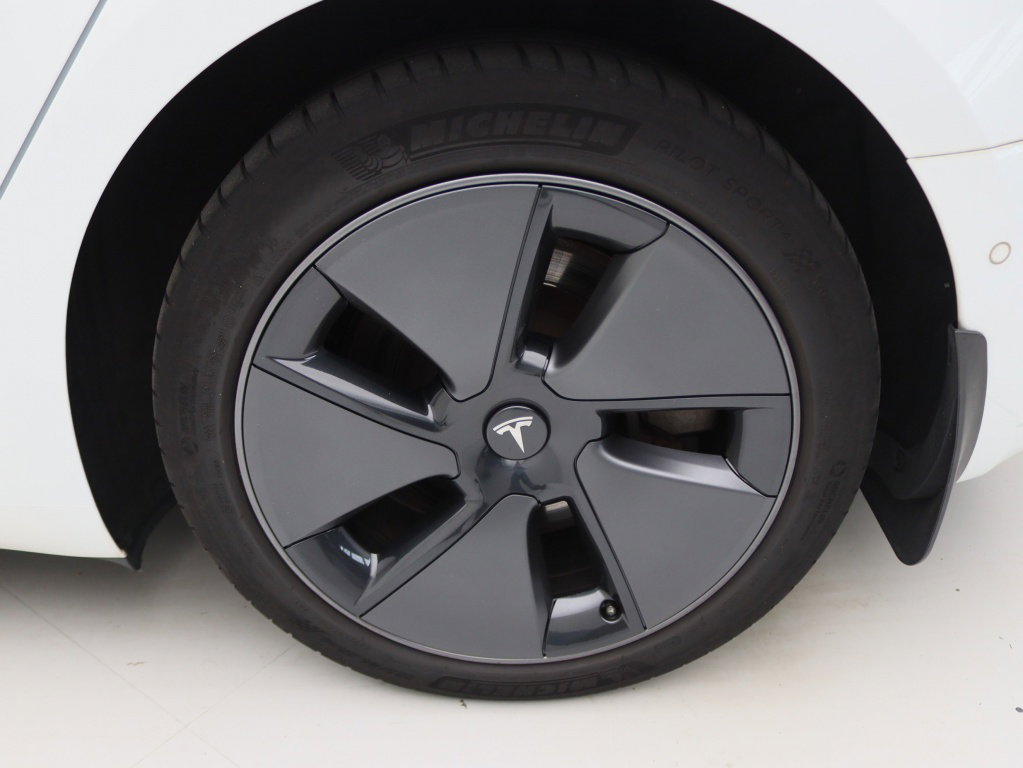 Tesla Model 3 Long-Range Dual Motor AWD 12