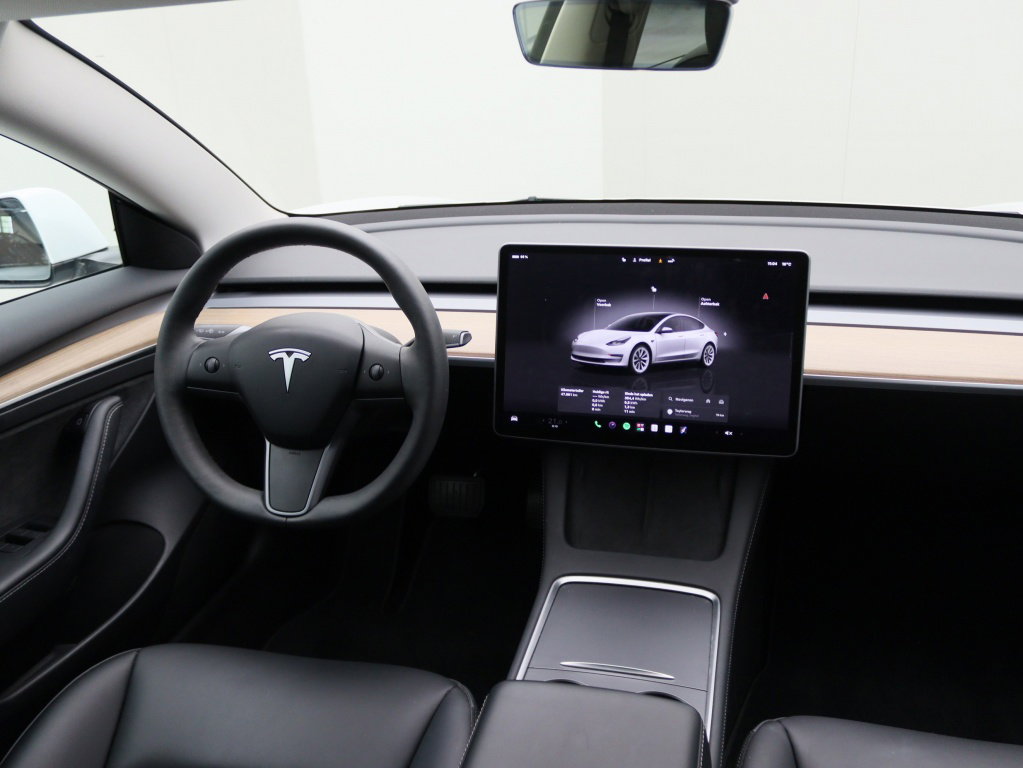 Tesla Model 3 Standard Plus RWD 2