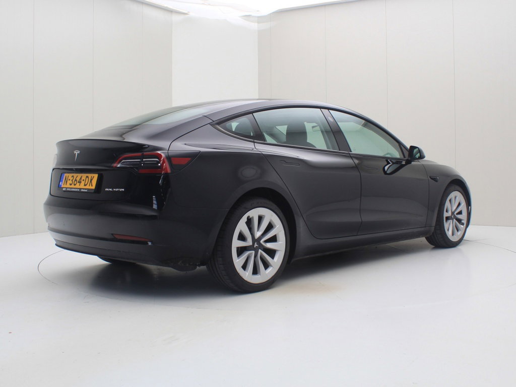 Tesla Model 3 Long-Range Dual Motor AWD 3