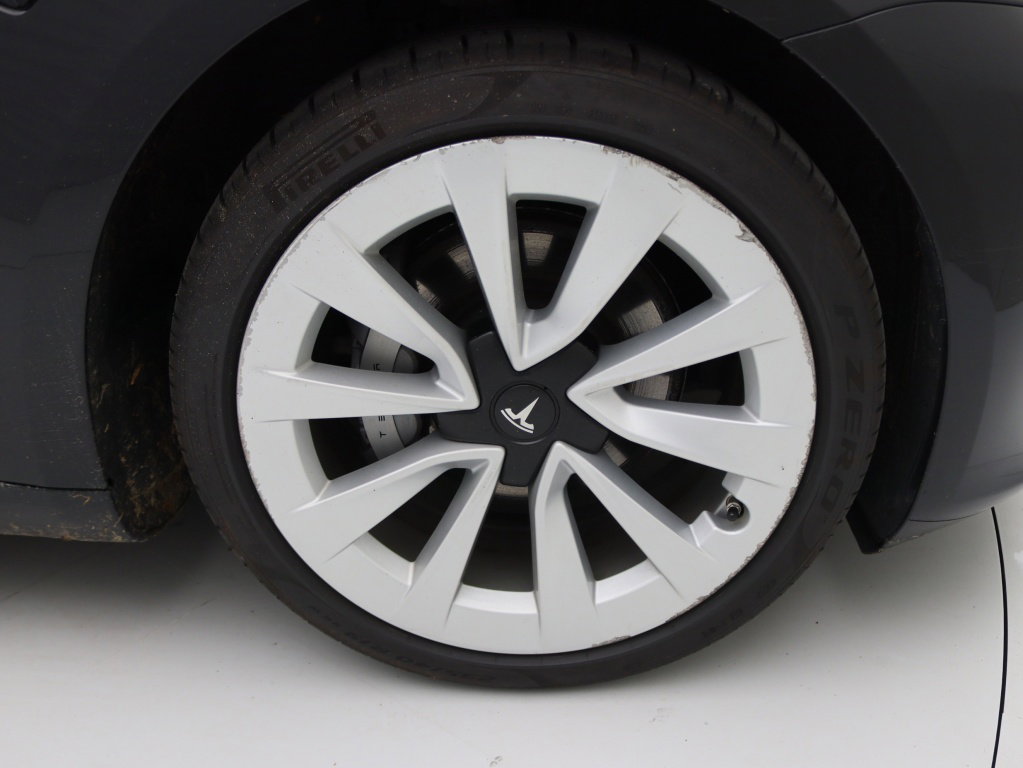 Tesla Model 3 Long-Range Dual Motor AWD 10