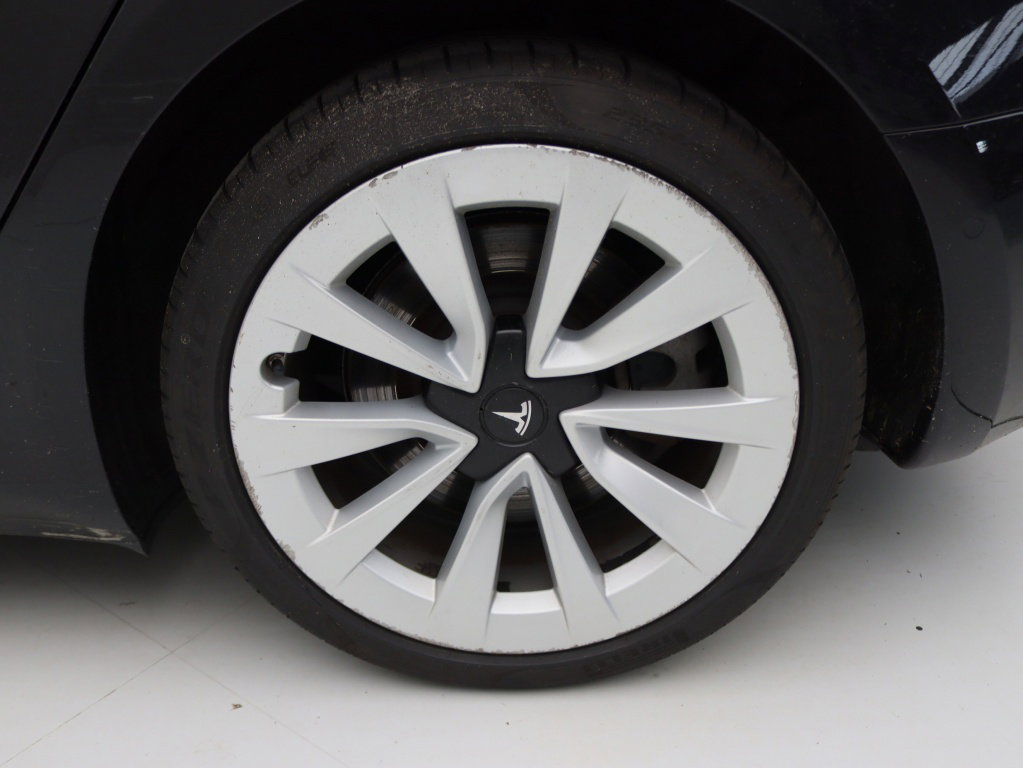 Tesla Model 3 Long-Range Dual Motor AWD 12