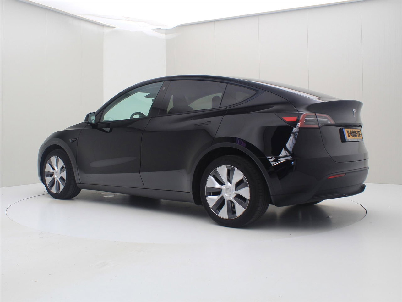 Tesla Model Y Long Range 345pk AWD 3