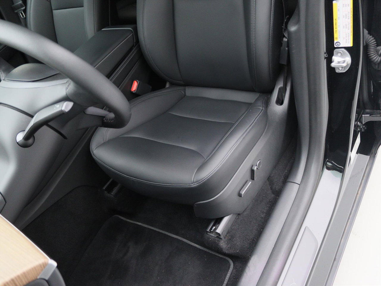 Tesla Model Y Long Range 345pk AWD 17
