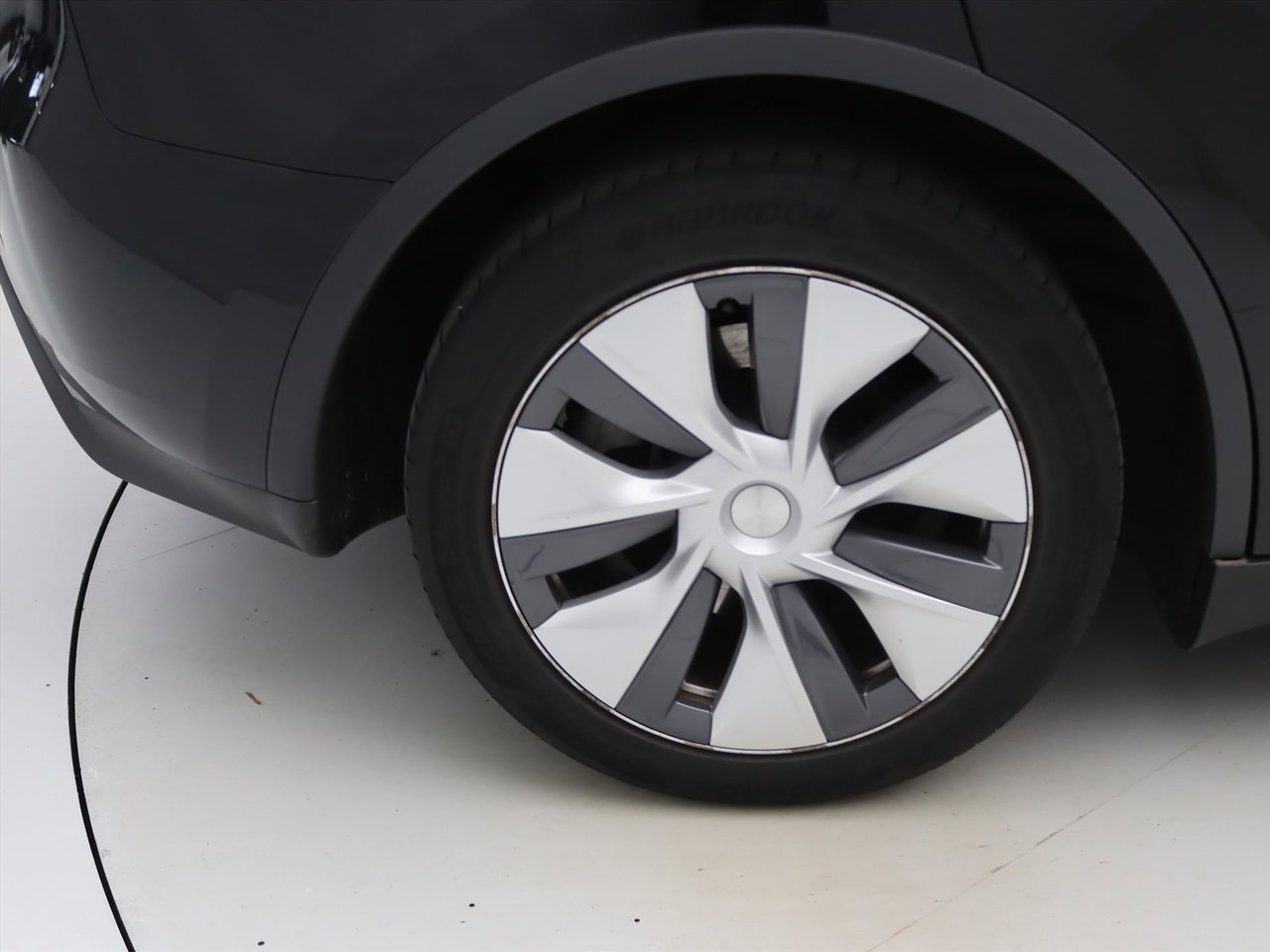 Tesla Model Y Long Range 345pk AWD 9