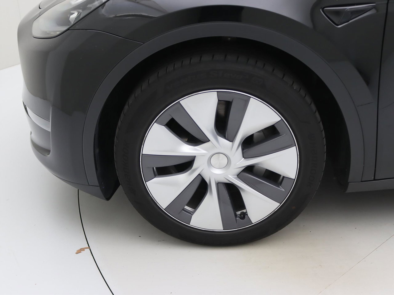 Tesla Model Y Long Range 345pk AWD 11