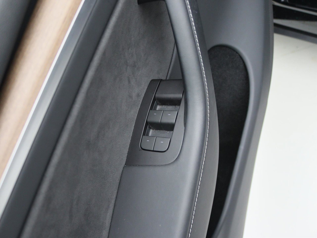Tesla Model Y Long Range 345pk AWD 28
