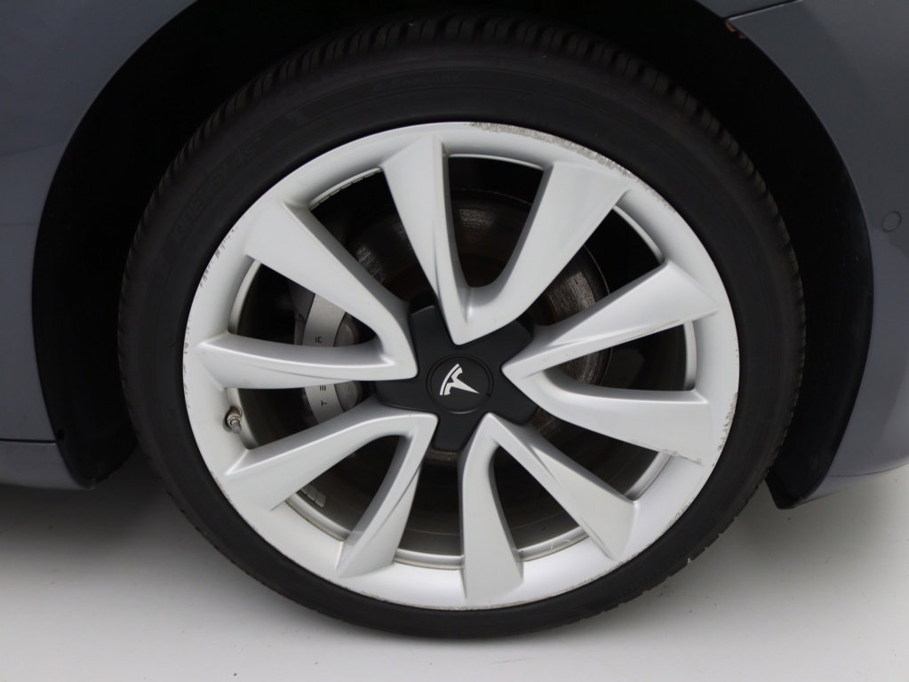 Tesla Model 3 Long-Range Dual Motor AWD 10