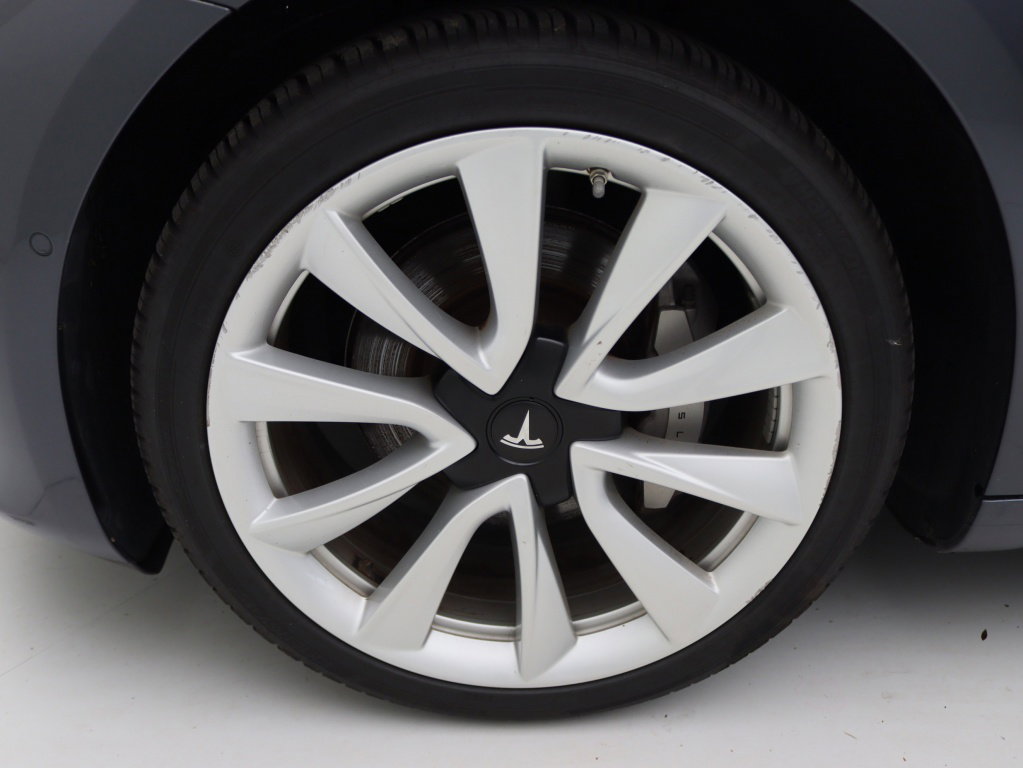 Tesla Model 3 Long-Range Dual Motor AWD 11