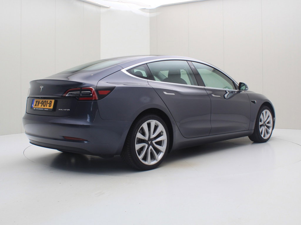Tesla Model 3 Long-Range Dual Motor AWD 3