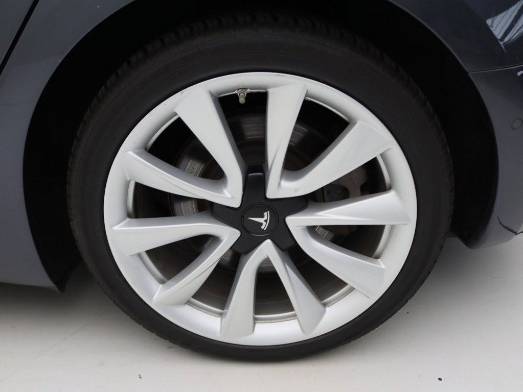 Tesla Model 3 Long-Range Dual Motor AWD 12