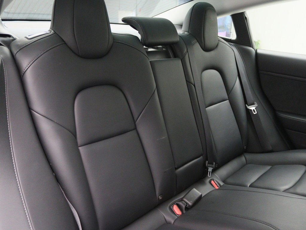 Tesla Model 3 Long-Range Dual Motor AWD 16