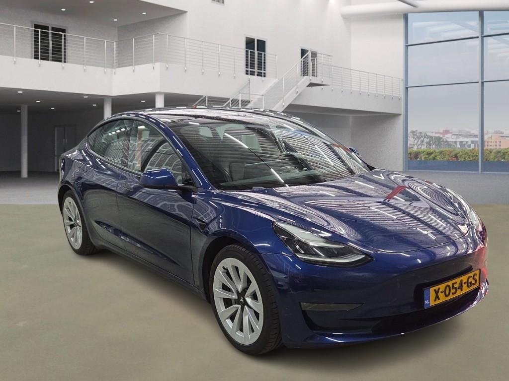 Tesla Model 3 Long-Range Dual Motor AWD 28